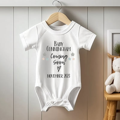 Personalised Baby Grow Baby Vest - 0-3M Pregnancy Announcement Bodysuit - New Baby Shower Outfit Unisex Boy Girl Coming Soon Baby Reveal Ideas - Hoolaroo